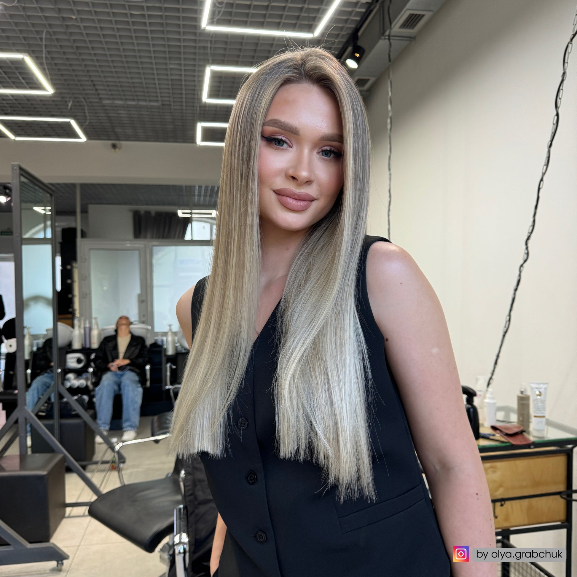 Hair coloring result achieved using carbon fiber foil board by malexboard, clean neutral blonde tones
